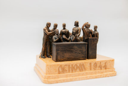 Скулптура „АСНОМ 1944“