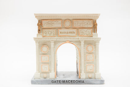 Скулптура „Порта Македонија“