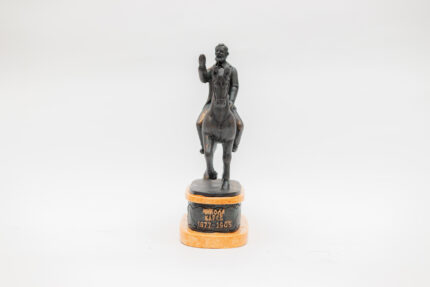 Скулптура „Никола Карев“