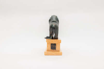 Скулптура „Лав“